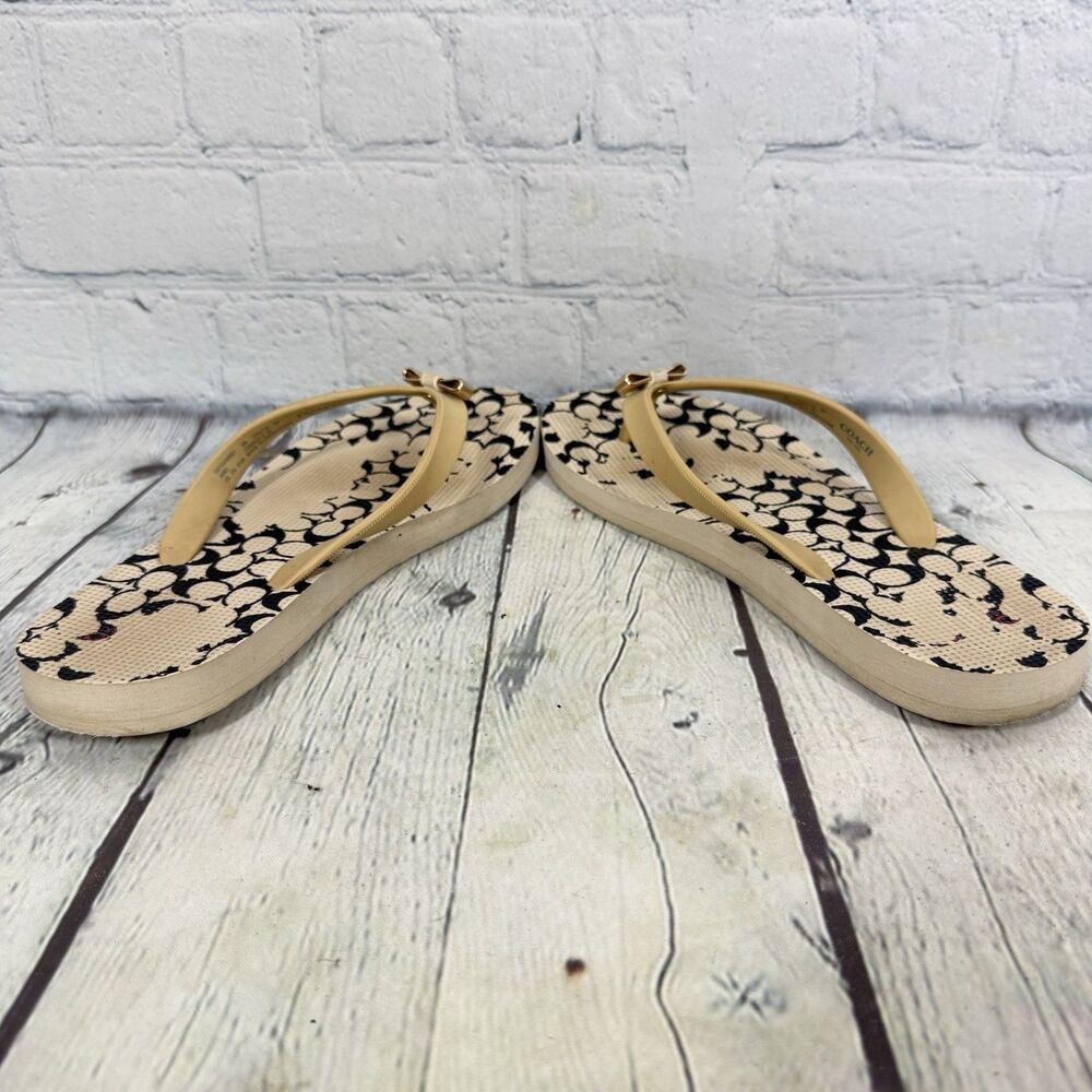 Coach Signature Print Flip Flops Sandals Women Size  6 Tan Logo Thong Summer - Picture 7 of 14
